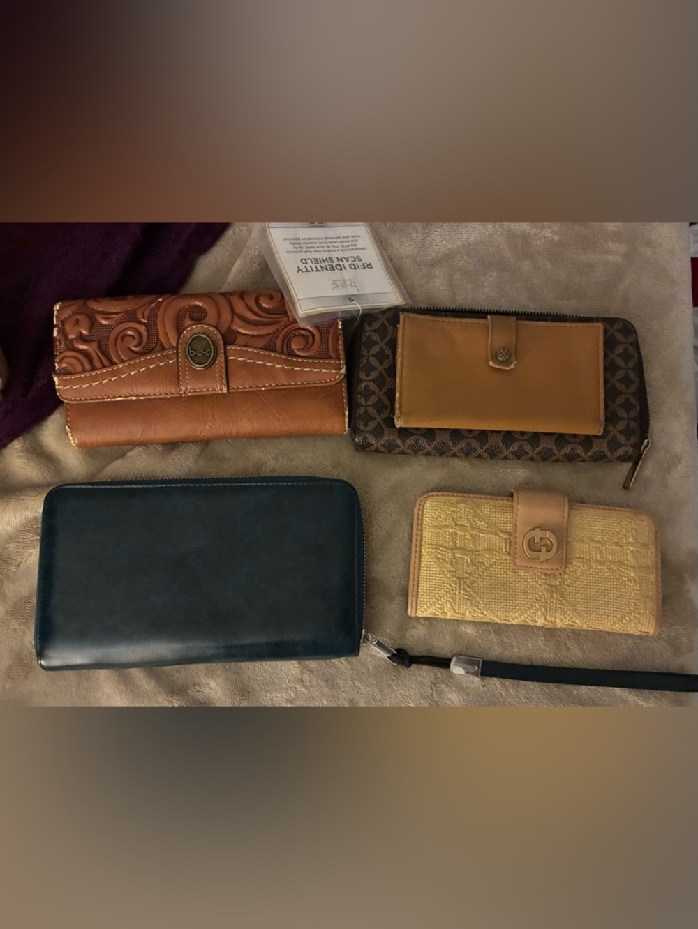 Wallet lot